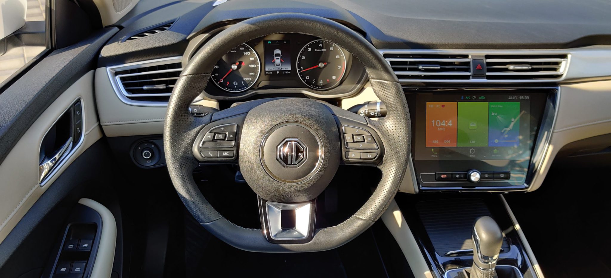 امکانات رفاهی و ایمنی خودرو ام جی 5