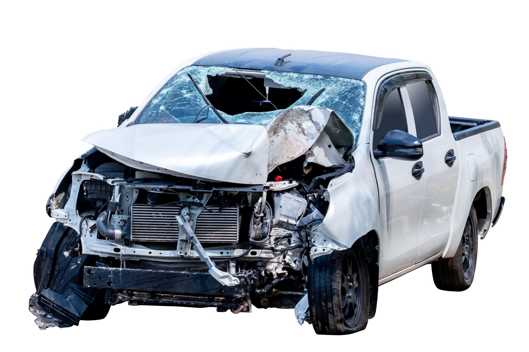 front side view white bronze pickup car get damaged by accident road damaged cars after collision isolated white background with clipping path 532332 3824 تعویض خودروی فرسوده در اصفهان